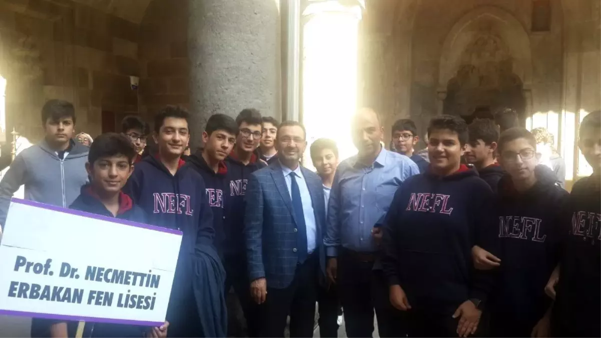 Tarihi medresede tarih dersi