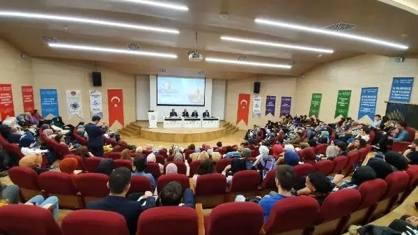 Uzmanlar 'eğitim ve değerler sempozyumu'nda buluştu Uzmanlar 'eğitim ve değerler sempozyumu'nda buluştu