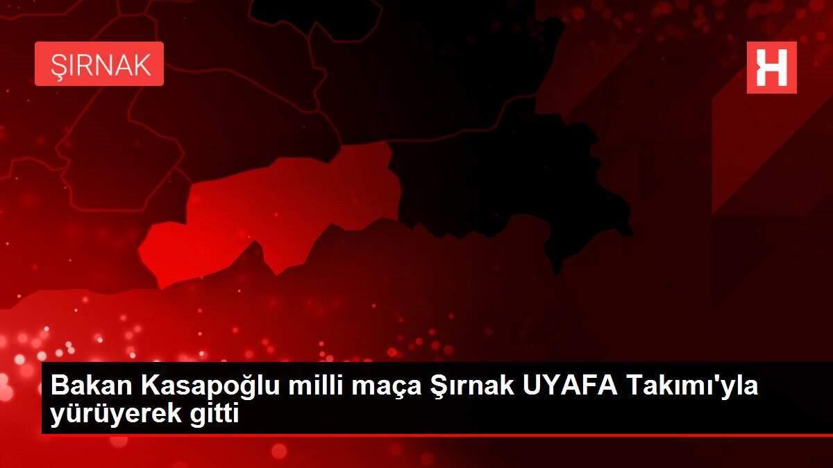 Bakan Kasapoğlu milli maça Şırnak UYAFA Takımı'yla yürüyerek gitti