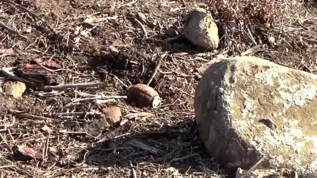 Çanakkale'de bulunan el bombası fünye ile patlatıldı Çanakkale'de bulunan el bombası fünye ile patlatıldı