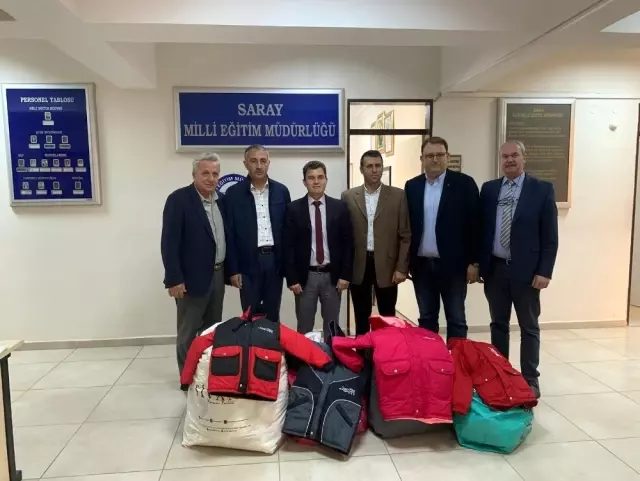 Çerkezköy TSO'dan öğrencilere kaban yardımı Çerkezköy TSO'dan öğrencilere kaban yardımı