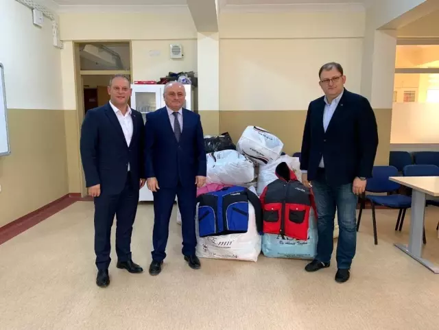 Çerkezköy TSO'dan öğrencilere kaban yardımı Çerkezköy TSO'dan öğrencilere kaban yardımı