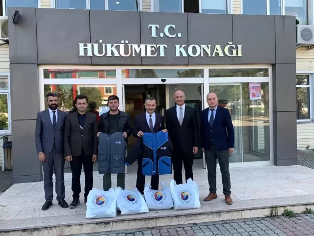 Çerkezköy TSO'dan öğrencilere kaban yardımı Çerkezköy TSO'dan öğrencilere kaban yardımı