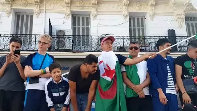 Cezayir'de 'Buteflika rejimi temsilcileri' protesto edildi Cezayir'de 'Buteflika rejimi temsilcileri' protesto edildi