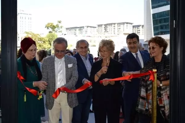 Galeri yeni yüzyıl kapılarını açtı Galeri yeni yüzyıl kapılarını açtı