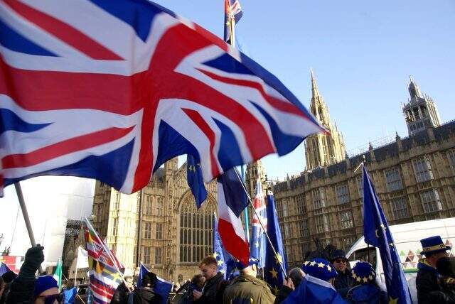 İngiltere'de yaşan AB vatandaşları, Brexit nedeniyle haklarını kaybetmekten endişe ediyor