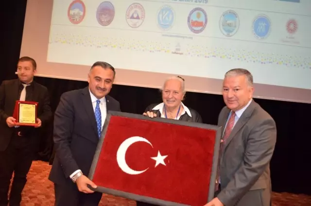 Kazım Karabekir'in kızı Timsal Karabekir 2.Uluslararası Develi Aşık Seyrani Türk Kültürü Kongresi... Kazım Karabekir'in kızı Timsal Karabekir 2.Uluslararası Develi Aşık Seyrani Türk Kültürü Kongresi...