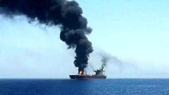 Kızıldeniz'deki İran tankerinde patlama meydana geldi