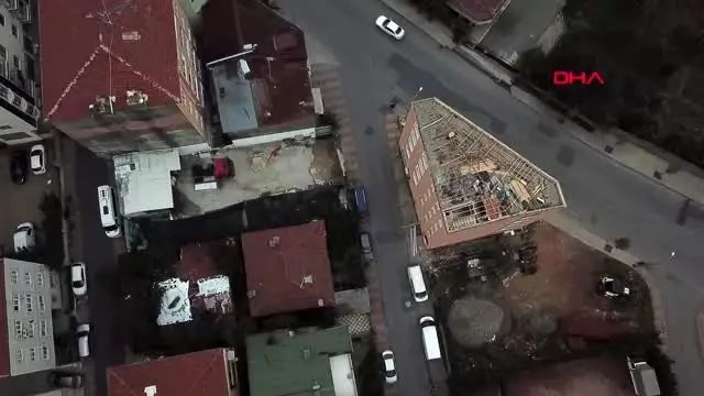 Ölümden döndüler, gecekondunun onarılmasını bekliyorlar Ölümden döndüler, gecekondunun onarılmasını bekliyorlar