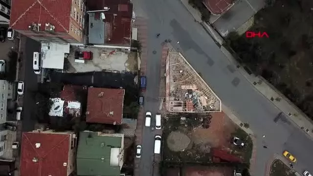 Ölümden döndüler, gecekondunun onarılmasını bekliyorlar Ölümden döndüler, gecekondunun onarılmasını bekliyorlar