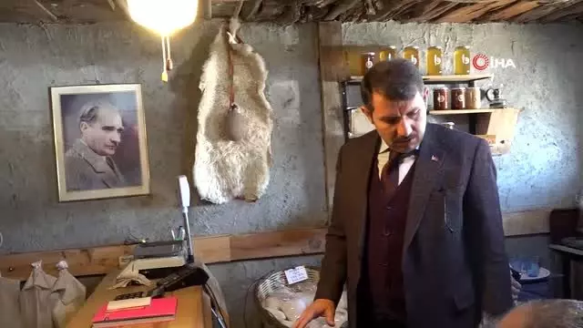 Protokolün sofrasına dadanan keçi ilginç görüntüler oluşturdu Protokolün sofrasına dadanan keçi ilginç görüntüler oluşturdu