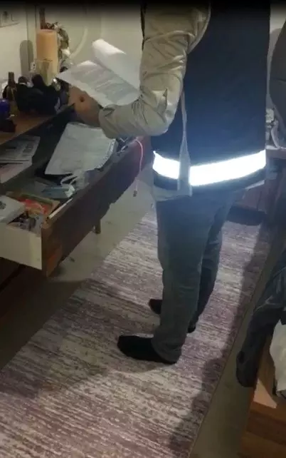 Sahte peygamberin evinde çok miktarda para ele geçirildi Sahte peygamberin evinde çok miktarda para ele geçirildi