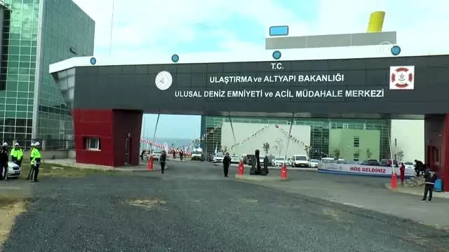 Ulaştırma ve Altyapı Bakanı Cahit Turhan Ulaştırma ve Altyapı Bakanı Cahit Turhan