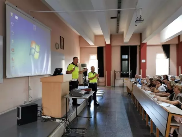 60+ Tazelenme Üniversitesi öğrencilerine trafik eğitimi