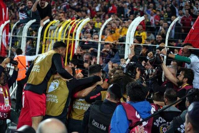 A Milli Takımımız son dakikada attı, Kadıköy yıkıldı!