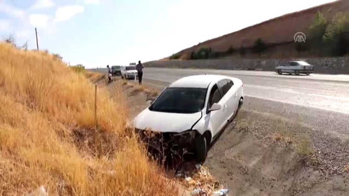Adıyaman'da otomobil şarampole devrildi: 5 yaralı