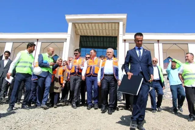 Bakan Kurum, 'Operasyon bittiği zaman yerleşim alanı inşası projesini hayata geçireceğiz' Bakan Kurum, 'Operasyon bittiği zaman yerleşim alanı inşası projesini hayata geçireceğiz'