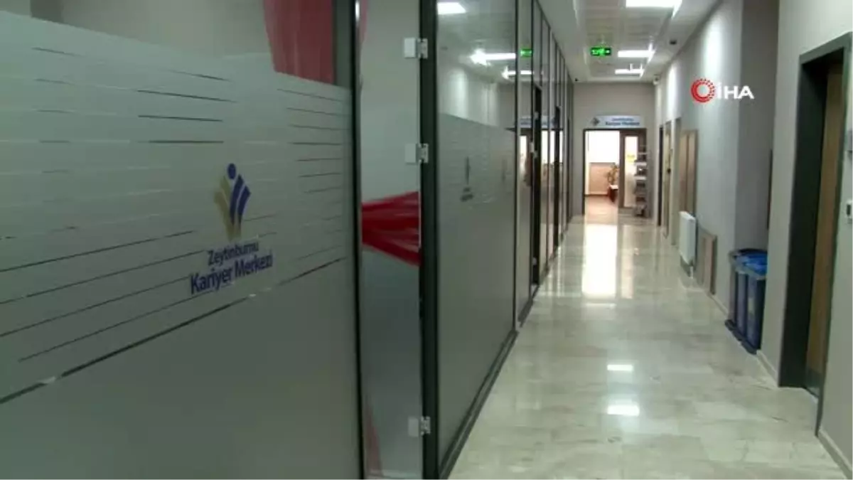 Bakan Selçuk, Zeytinburnu Kariyer Merkezi'nin açılışına katıldı