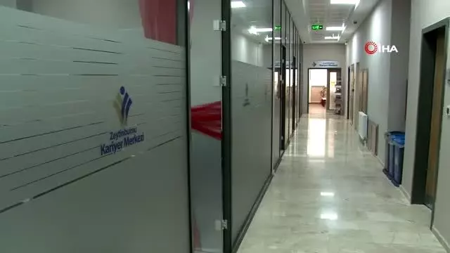 Bakan Selçuk, Zeytinburnu Kariyer Merkezi'nin açılışına katıldı