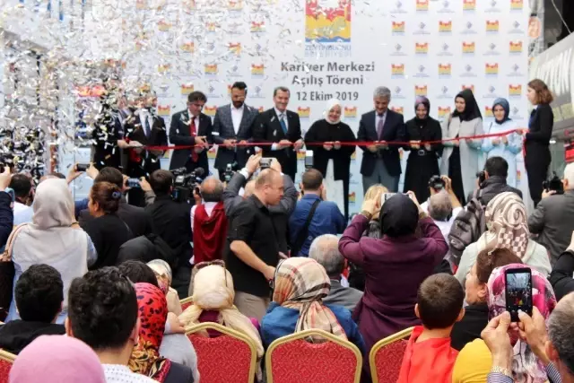 Bakan Selçuk, Zeytinburnu Kariyer Merkezi'nin açılışına katıldı Bakan Selçuk, Zeytinburnu Kariyer Merkezi'nin açılışına katıldı