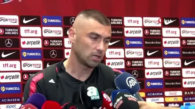 Burak Yılmaz: 'Hiçbir şey şehitlerimizin acısını dindiremez' Burak Yılmaz: 'Hiçbir şey şehitlerimizin acısını dindiremez'