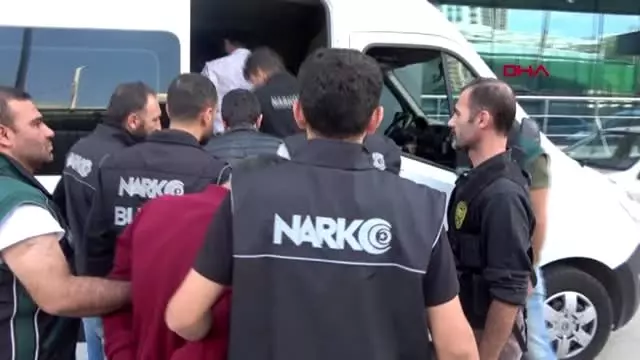Bursa'da uyuşturucu operasyonu 5 gözaltı Bursa'da uyuşturucu operasyonu 5 gözaltı