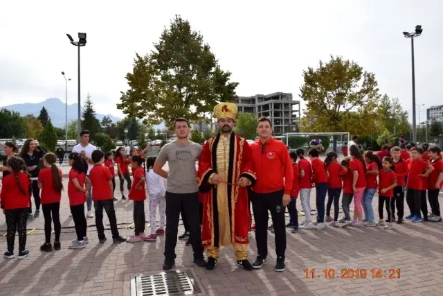 ERÜ Spor Bilimlerinden 'Spor yap zinde kal' etkinliği ERÜ Spor Bilimlerinden 'Spor yap zinde kal' etkinliği