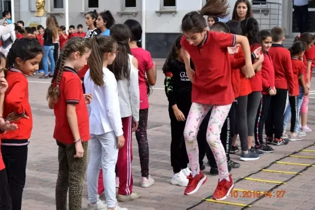 ERÜ Spor Bilimlerinden 'Spor yap zinde kal' etkinliği ERÜ Spor Bilimlerinden 'Spor yap zinde kal' etkinliği