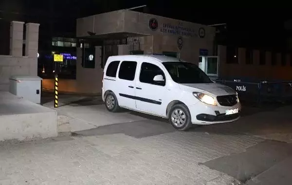 Hdp ilçe başkanı ve yardımcısına terör propagandasından gözaltı Hdp ilçe başkanı ve yardımcısına terör propagandasından gözaltı