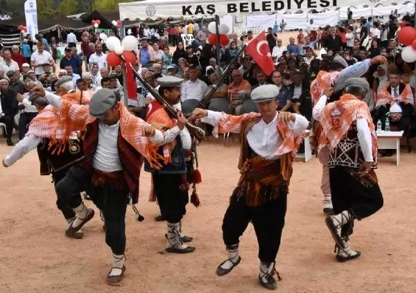 Kaş'ta 'kapya biber festivali'nin ilki düzenlendi Kaş'ta 'kapya biber festivali'nin ilki düzenlendi