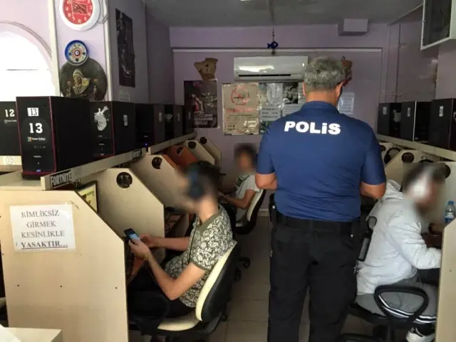 Konyaaltı'ndaki okullar çevresinde denetim uygulaması yapıldı