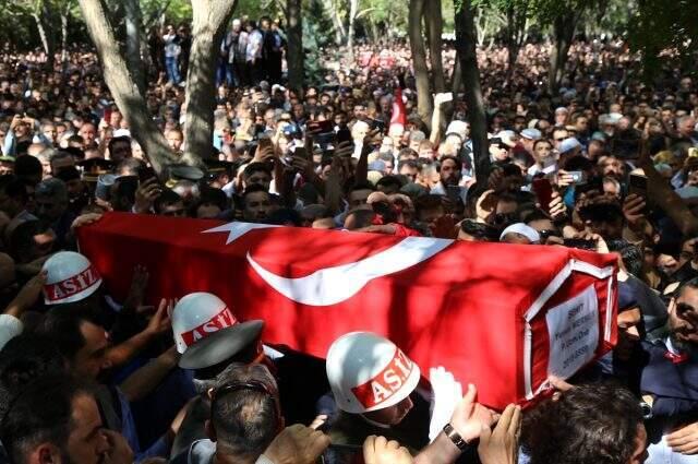 Konyalı şehidi 20 bin kişi son yolculuğuna uğurladı