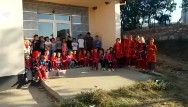 Kuzey Makedonya'da Ali Koç köyünde yapılan okula belediye engeli