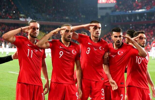 Milliler golden sonra asker selamı verdi!