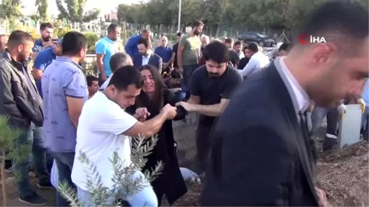 Şehit babaya son bakış...Nusaybin'e havan ve roketlerin isabet etmesi sonucu şehit olan Mehmet...