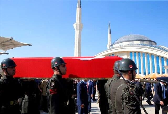 Şehit kızının babasının tabutu başında söylediği sözler herkesi ağlattı: Ağlamayacağım bugün senin düğünün baba