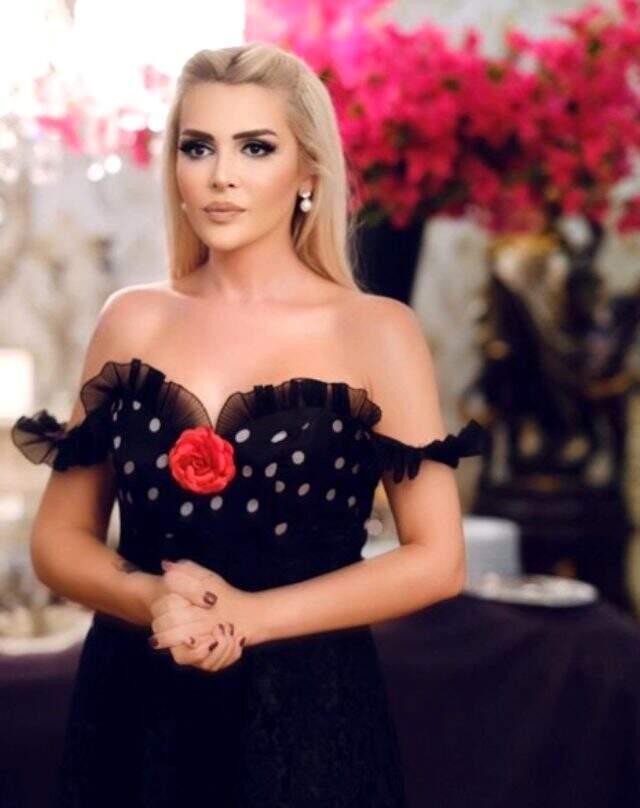 Selin Ciğerci, kalça dansı performansıyla görenlerin ağzını açık bıraktı