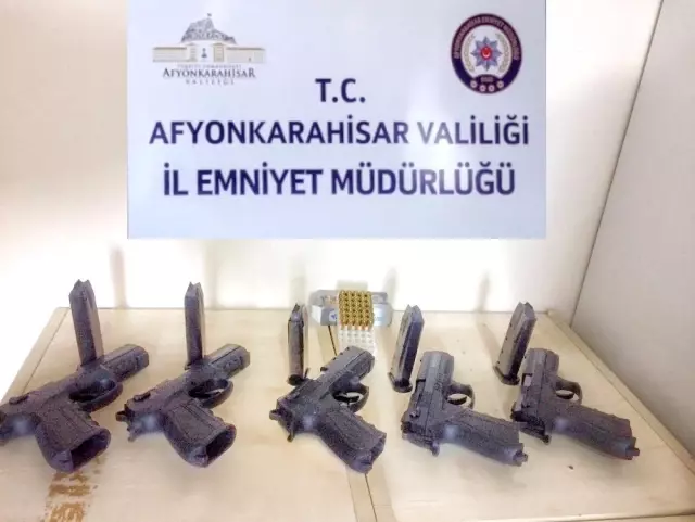 Silah kaçakçıları yakalandı