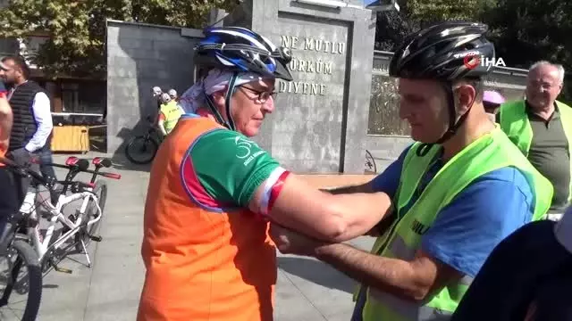 400 Bisikletçi Mehmetçiğe destek için pedalladı 400 Bisikletçi Mehmetçiğe destek için pedalladı