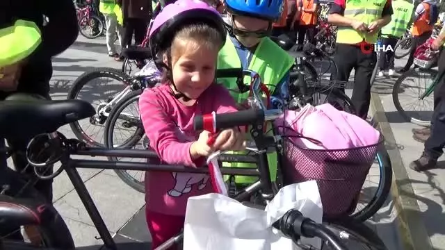 400 Bisikletçi Mehmetçiğe destek için pedalladı 400 Bisikletçi Mehmetçiğe destek için pedalladı