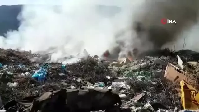 Antalya'da hafriyat ve sera atıkları yandı Antalya'da hafriyat ve sera atıkları yandı