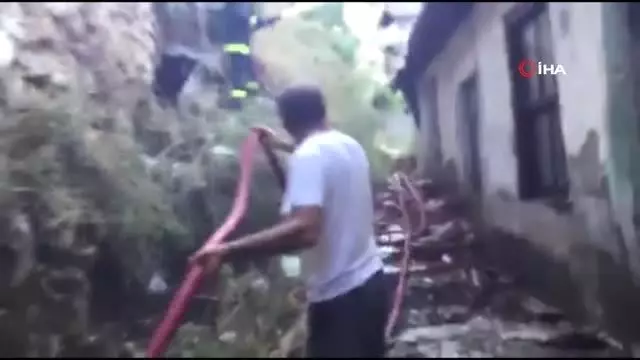 Antalya'da metruk binada yangın Antalya'da metruk binada yangın