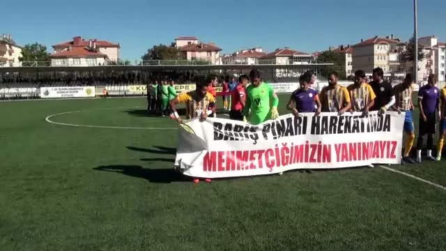 Çubuksporlu futbolculardan Mehmetçiğe destek Çubuksporlu futbolculardan Mehmetçiğe destek