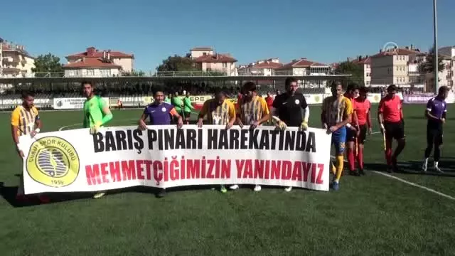 Çubuksporlu futbolculardan Mehmetçiğe destek Çubuksporlu futbolculardan Mehmetçiğe destek