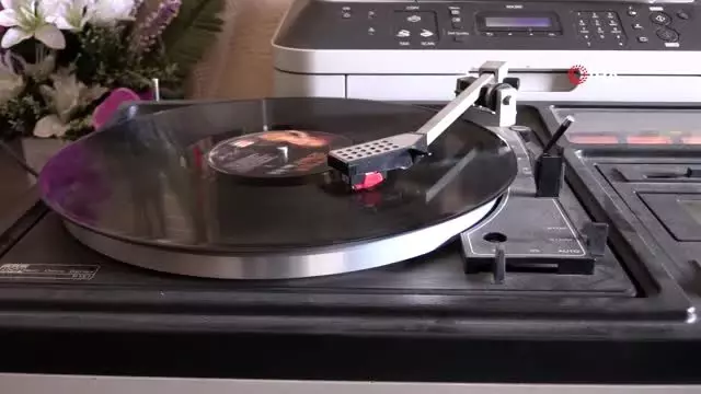 Hurdacıyken bulduğu plak ve kasetleri biriktirerek koleksiyoner oldu Hurdacıyken bulduğu plak ve kasetleri biriktirerek koleksiyoner oldu