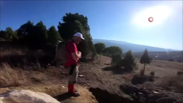 Kaymakamdan definecilere suçüstü... Neye uğradıklarını şaşırdılar Kaymakamdan definecilere suçüstü... Neye uğradıklarını şaşırdılar