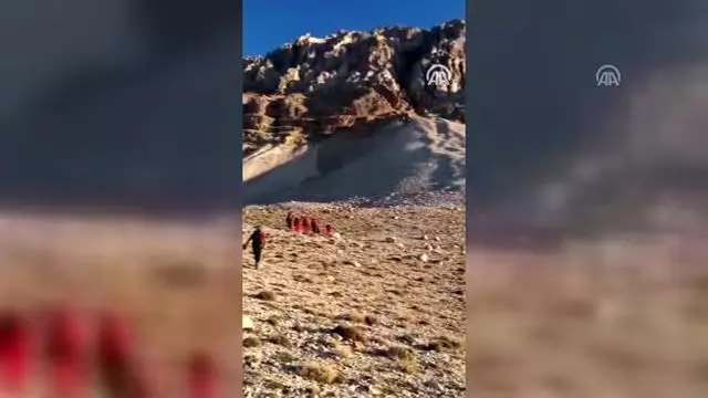 Kızlar Sivrisi Dağı'nda mahsur kalan 3 dağcı kurtarıldı
