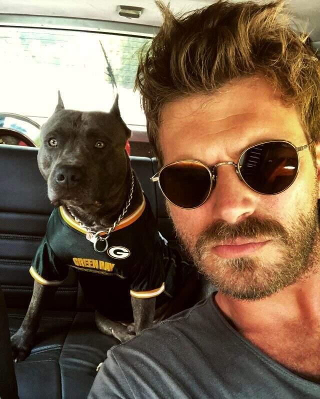 Köpeğinin kansere yakalandığını öğrenen Kıvanç Tatlıtuğ yıkıldı