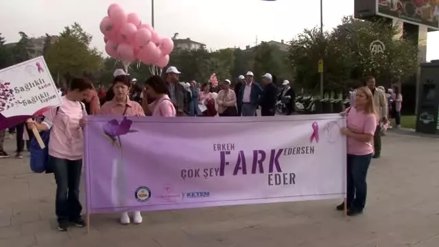 Meme kanserine dikkat çekmek için pembe balon uçurdular Meme kanserine dikkat çekmek için pembe balon uçurdular