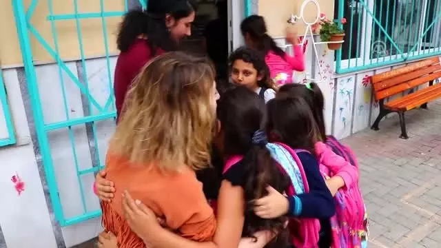 Roman çocuklar geleceğe hazırlanıyor Roman çocuklar geleceğe hazırlanıyor